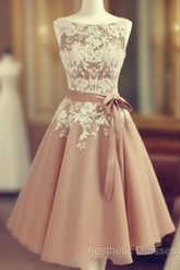 Vintage A-Line Lace Appliques Scoop Neckline Tea Length Bridesmaid Dresses